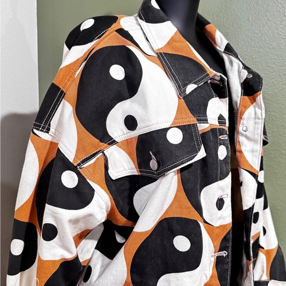 Yin-Yang Patterned Oversized Jacket - Picture 2 of 5